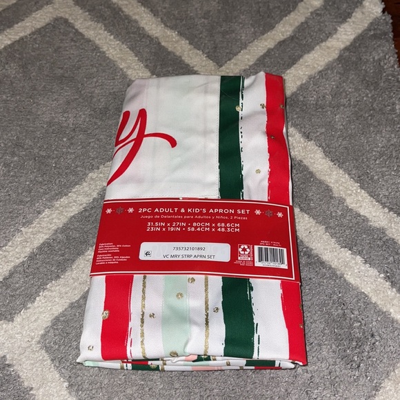 Holiday Collection Merry Stripe Adult and Kids Apron Set - Picture 4 of 5